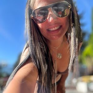 Meet your Posher, Christie